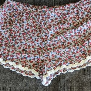 Floral Cloth Shorts Size M